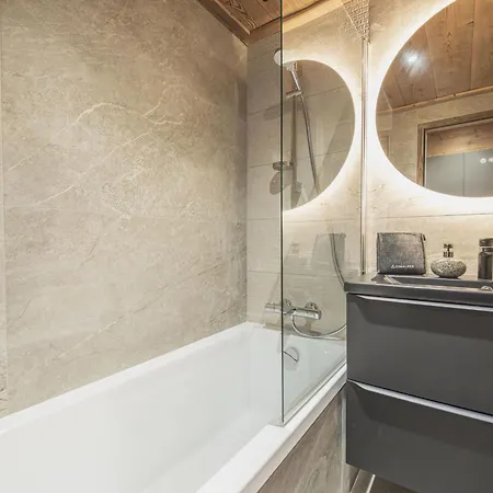 3 Pieces A Pres Des Pistes Et Du Centre - Fr-1-640-85 Apartment