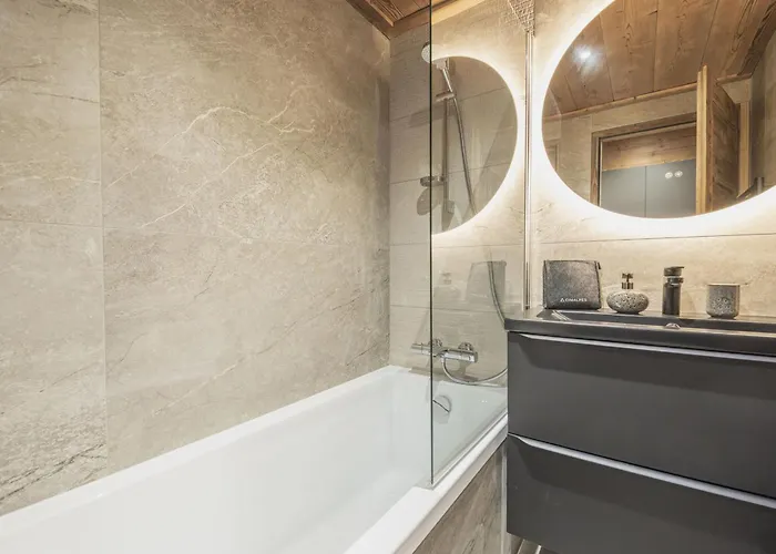 3 Pieces A Pres Des Pistes Et Du Centre - Fr-1-640-85 Apartment